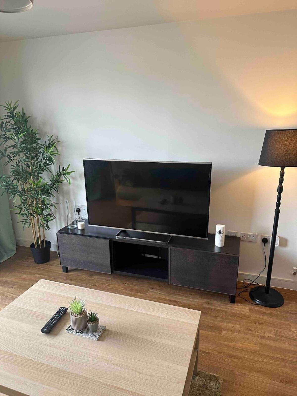 Entire 2 Bedroom Flat London Exterior photo